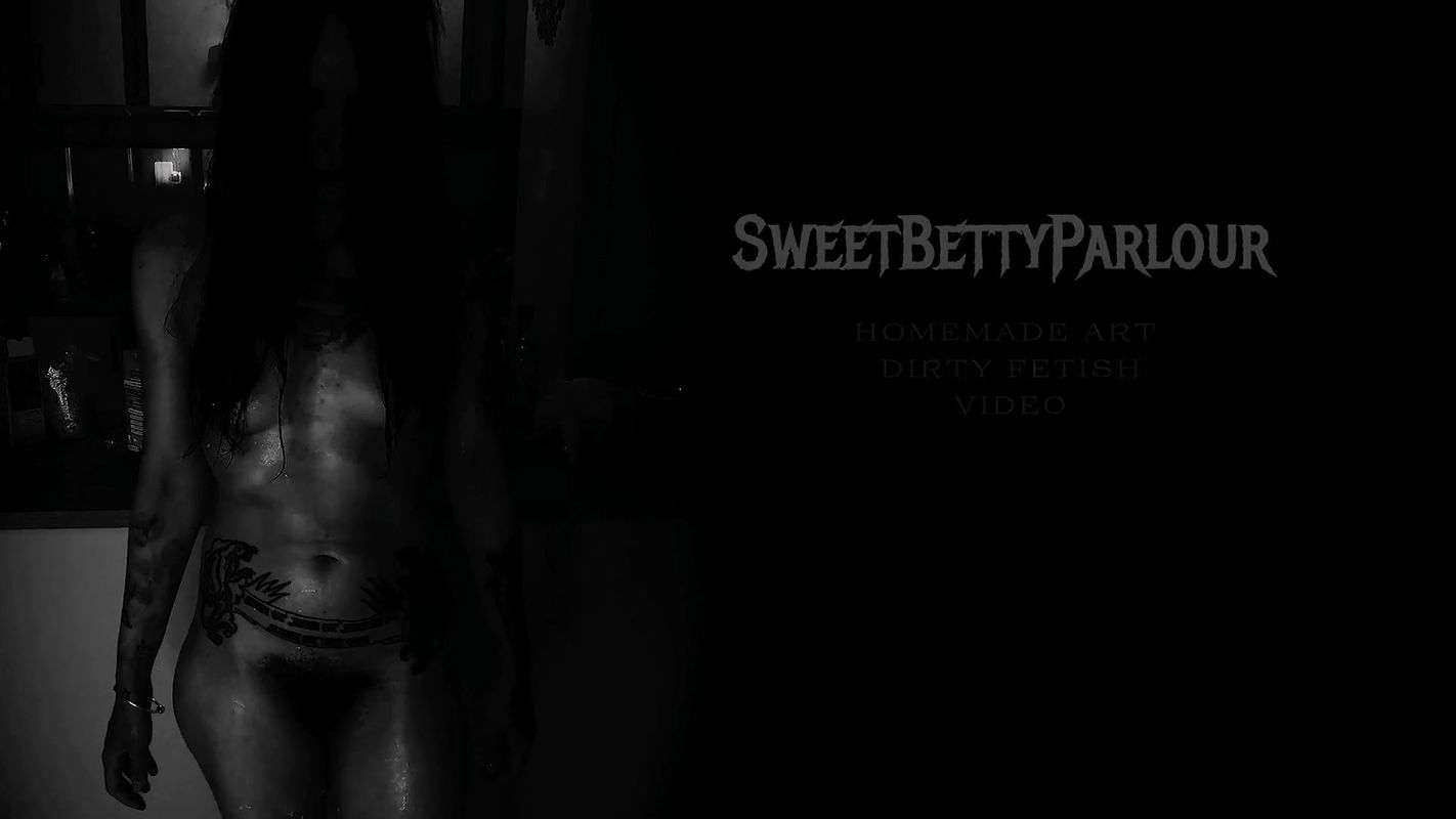 DirtyBetty Nylon scat ghost