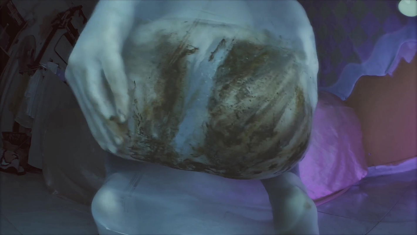 DirtyBetty Nylon scat ghost