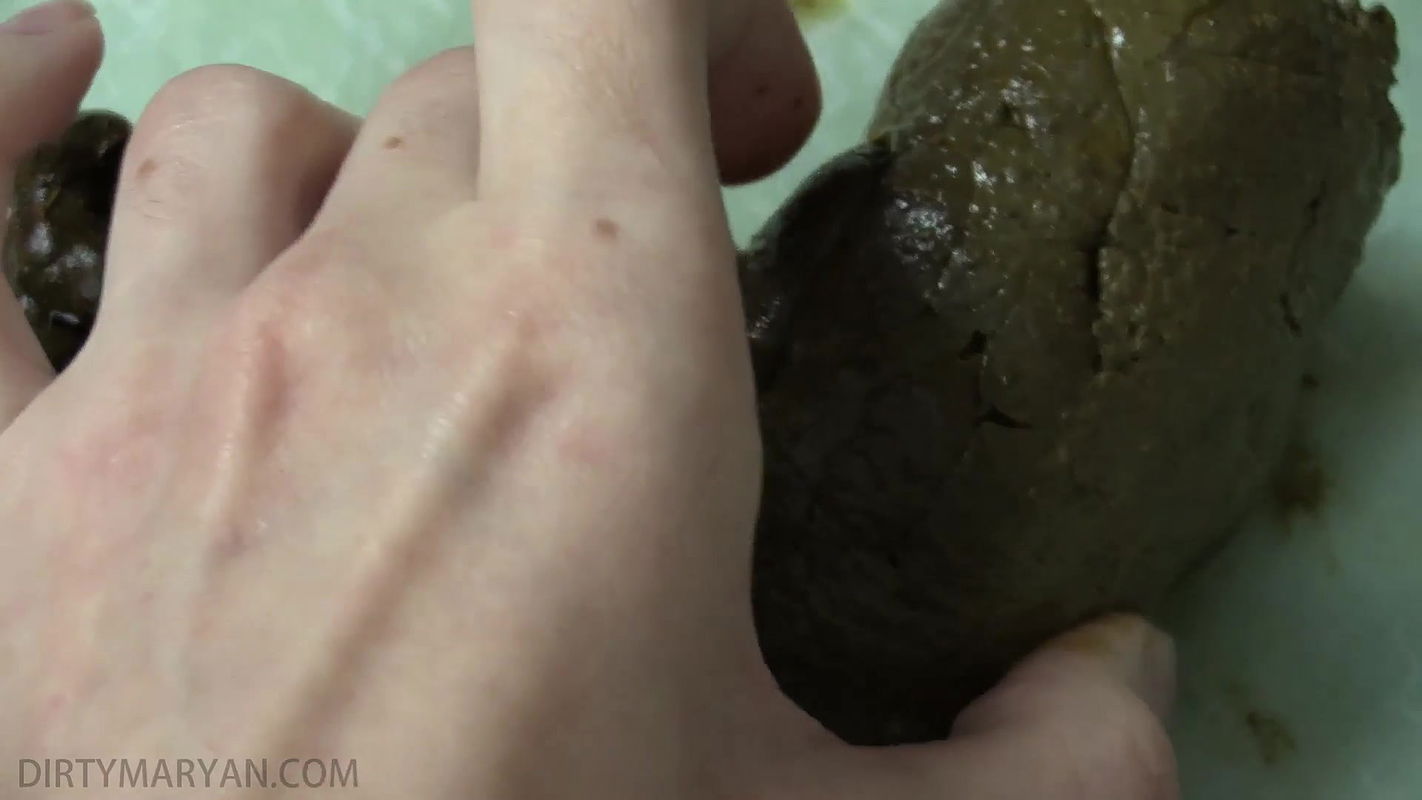 DirtyMaryan Pooping and showing texture of my shit