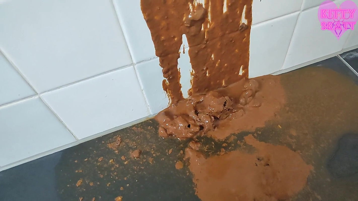 Kitty Skatt I painted the wall with diarrhea