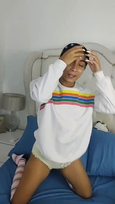 lauracolin stinky farts