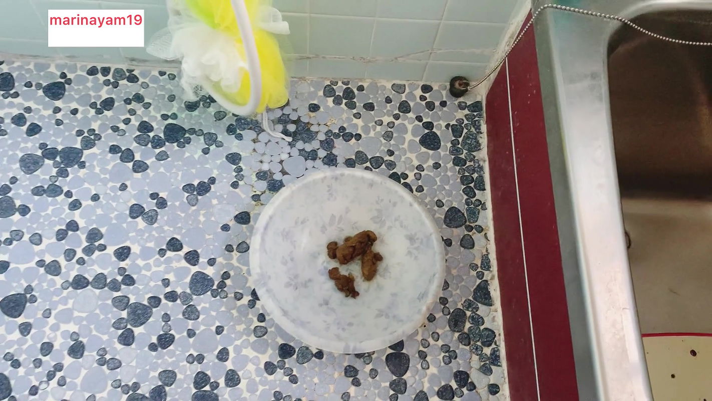 Marinayam19 Left shit again in shower room
