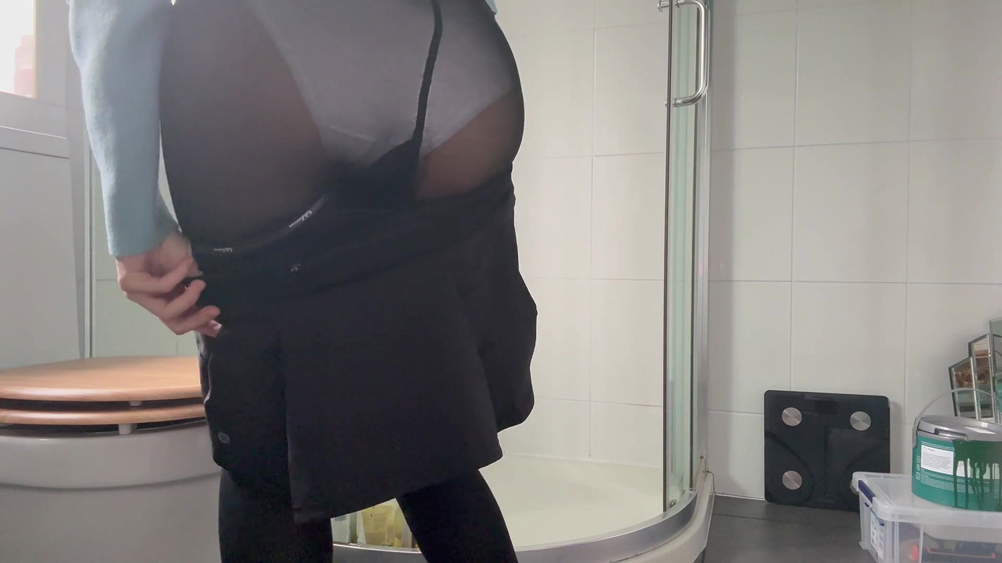 Naughtygirl1993 Desperate for a poo