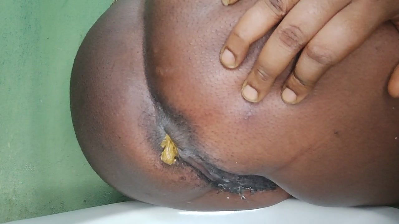 PrettyEbonies Monster farting and close up poop