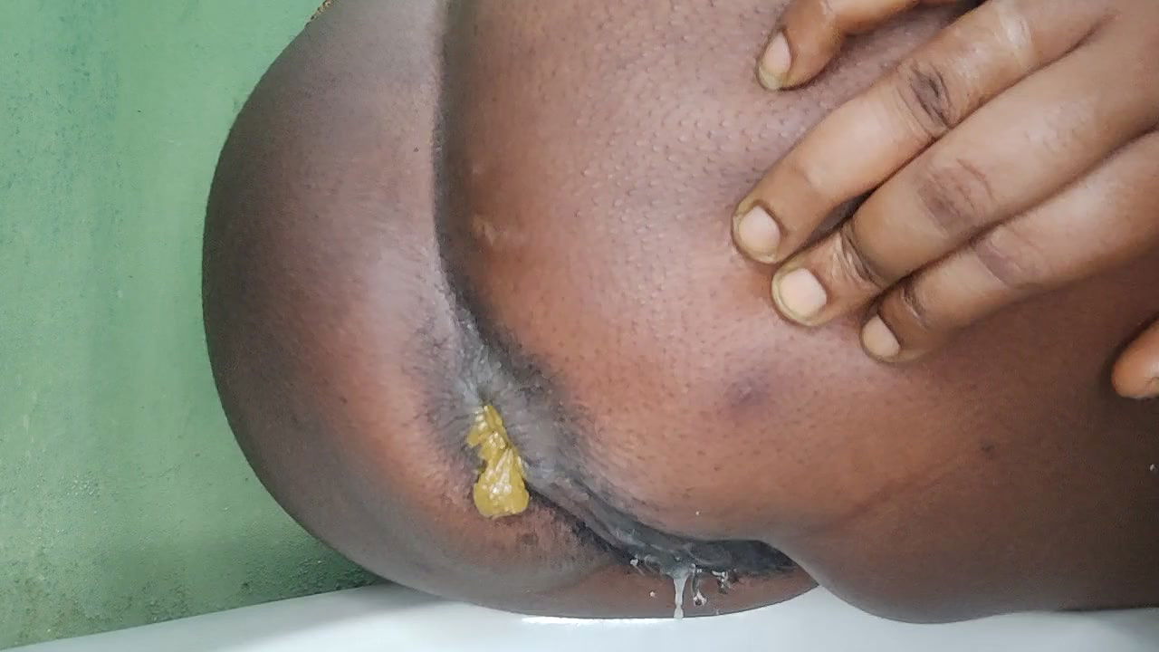 PrettyEbonies Monster farting and close up poop