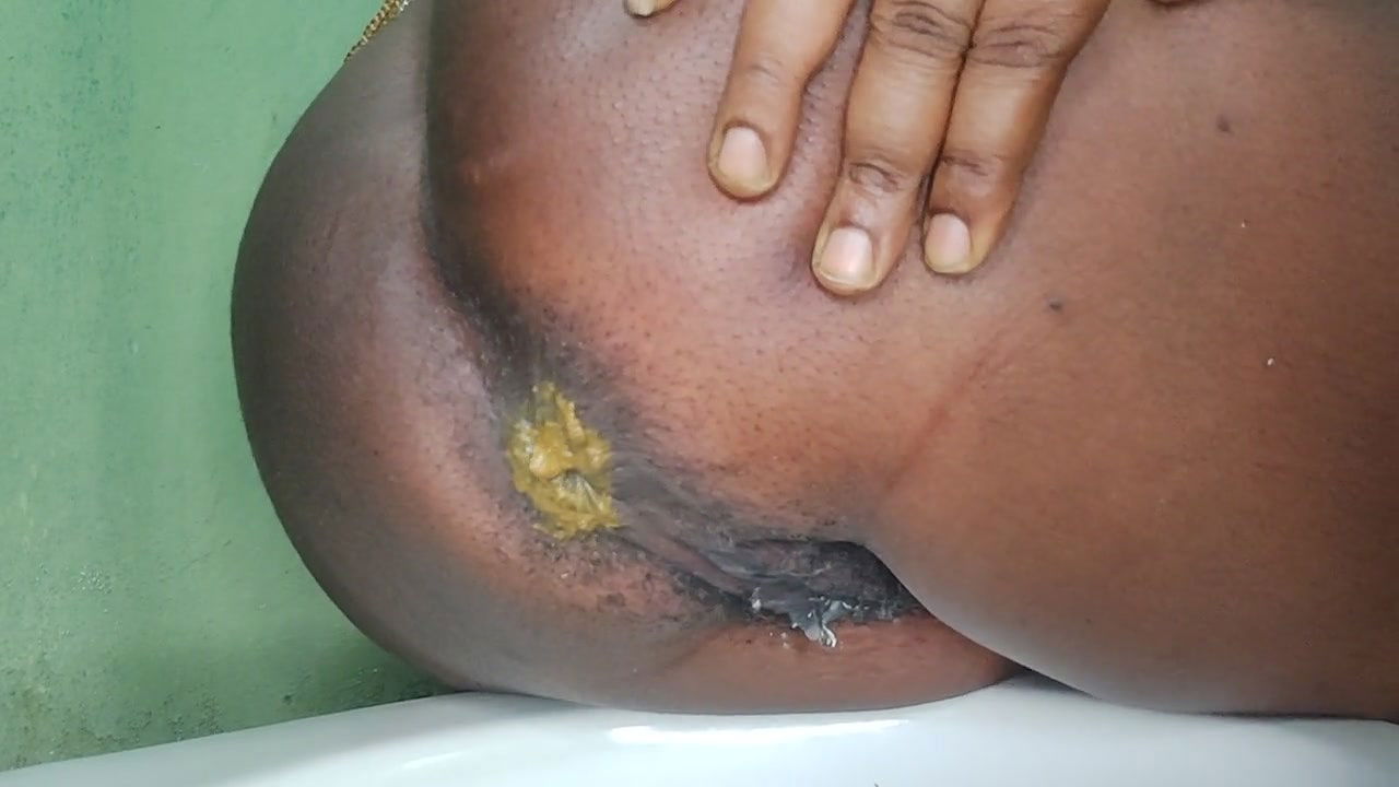 PrettyEbonies Monster farting and close up poop
