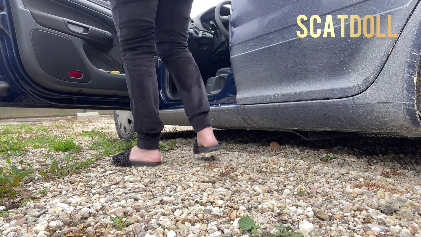 Scat Doll Cant hold it anymore