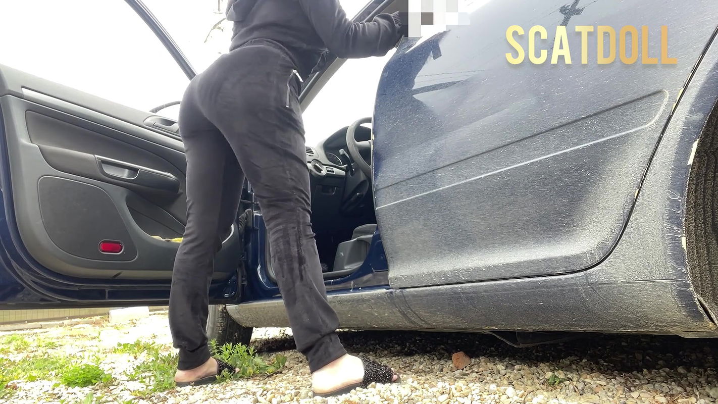 Scat Doll Cant hold it anymore