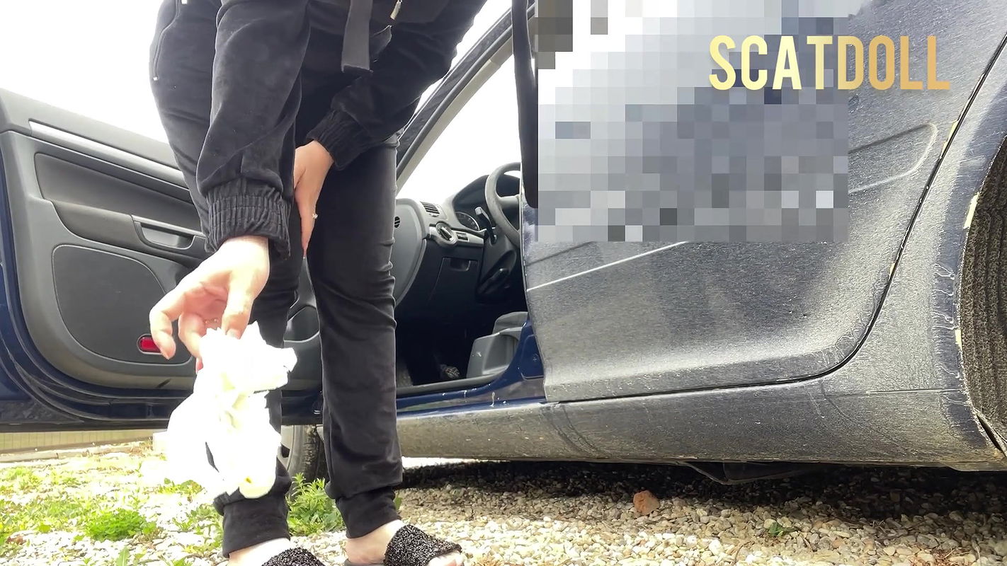 Scat Doll Cant hold it anymore