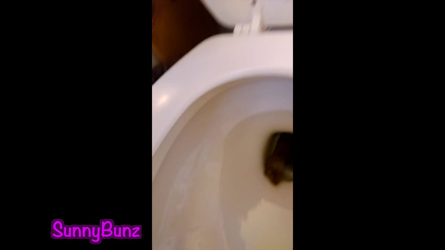 SunnyBunzCamgirl Poop Pee One Cute Little Fart Bathroom-Diary Style