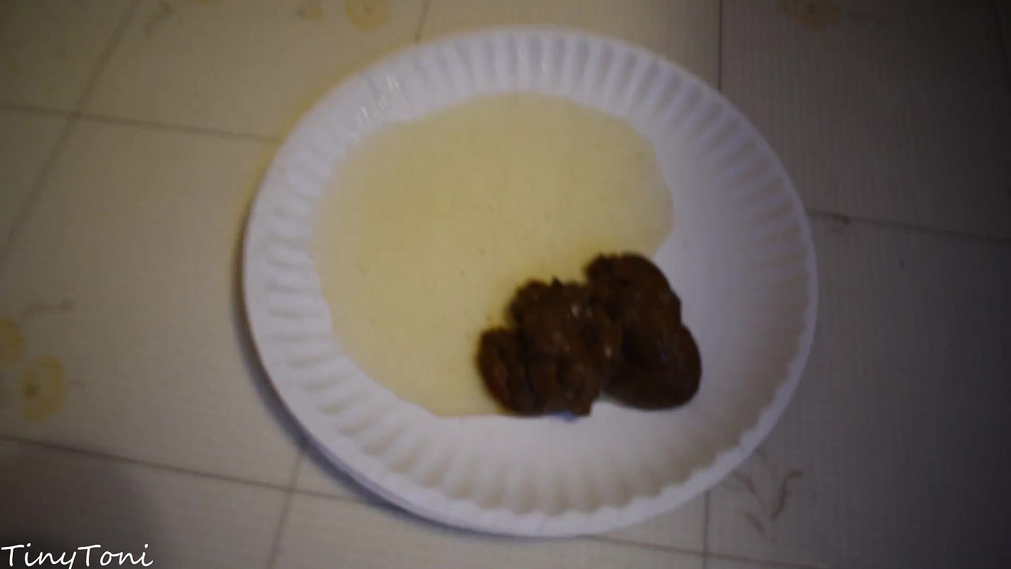 TinyToni Closeup Poop