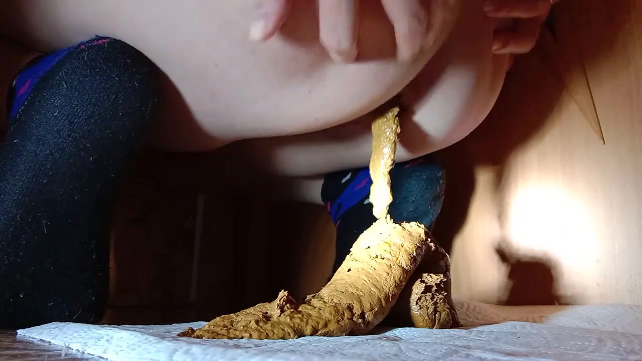 Valleo My great pooping in two views