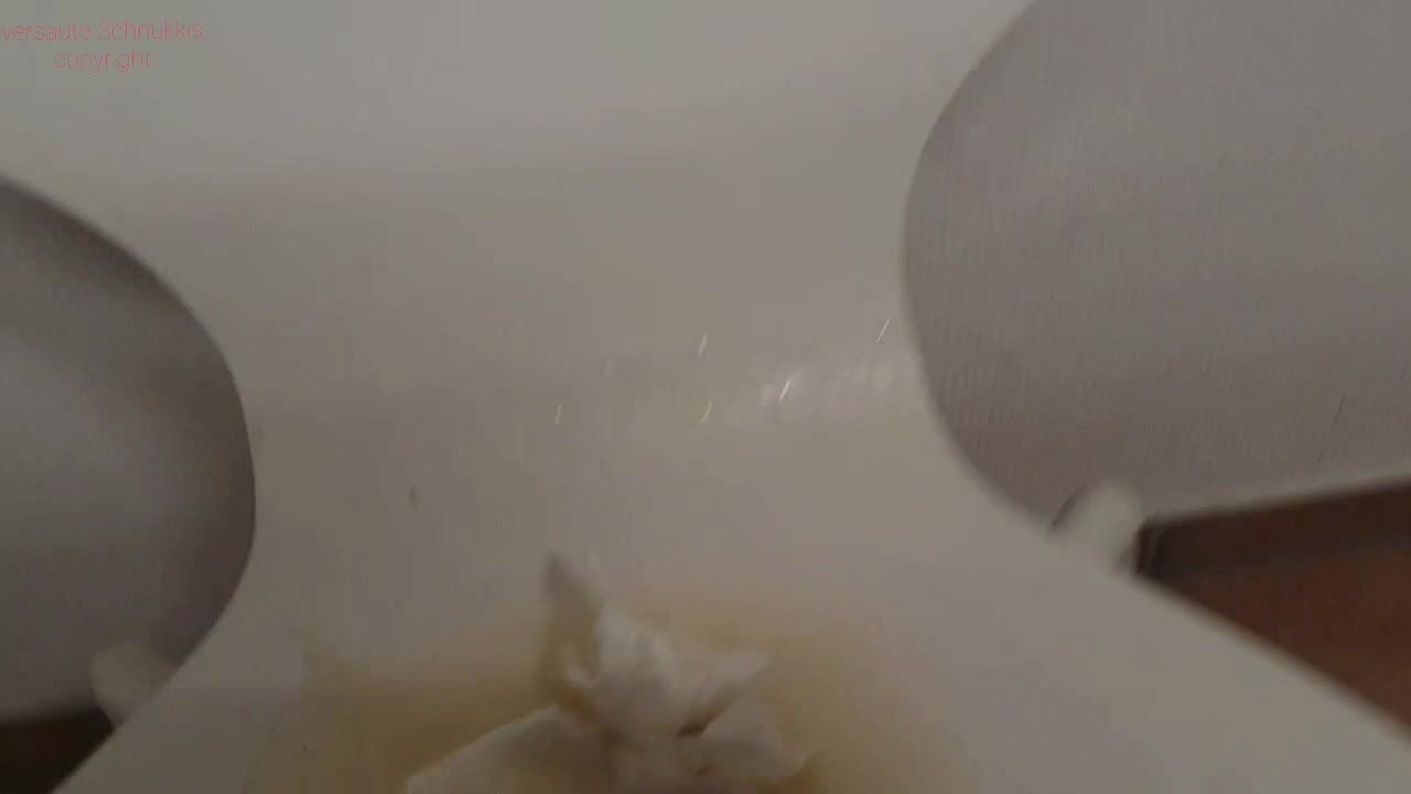 Versauteschnukkis milf poops on chair