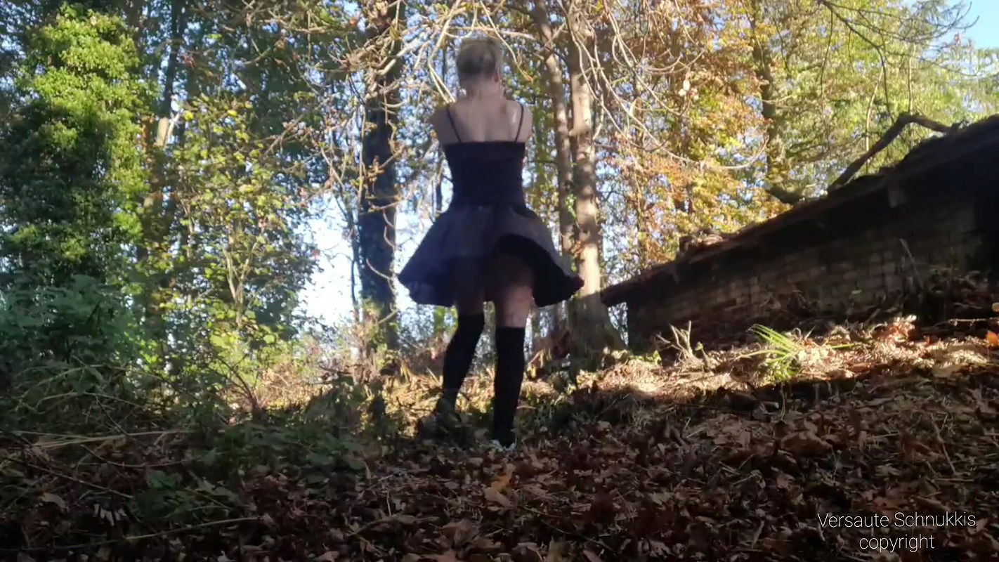 Versauteschnukkis witch piss poop and blood in forest
