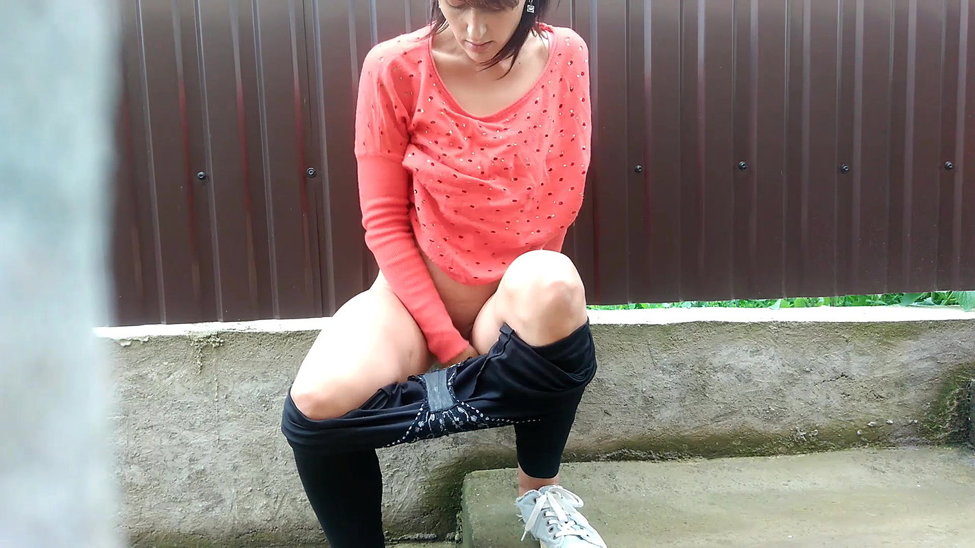 w Kimberley Sex in a crowded place peed under orgasm