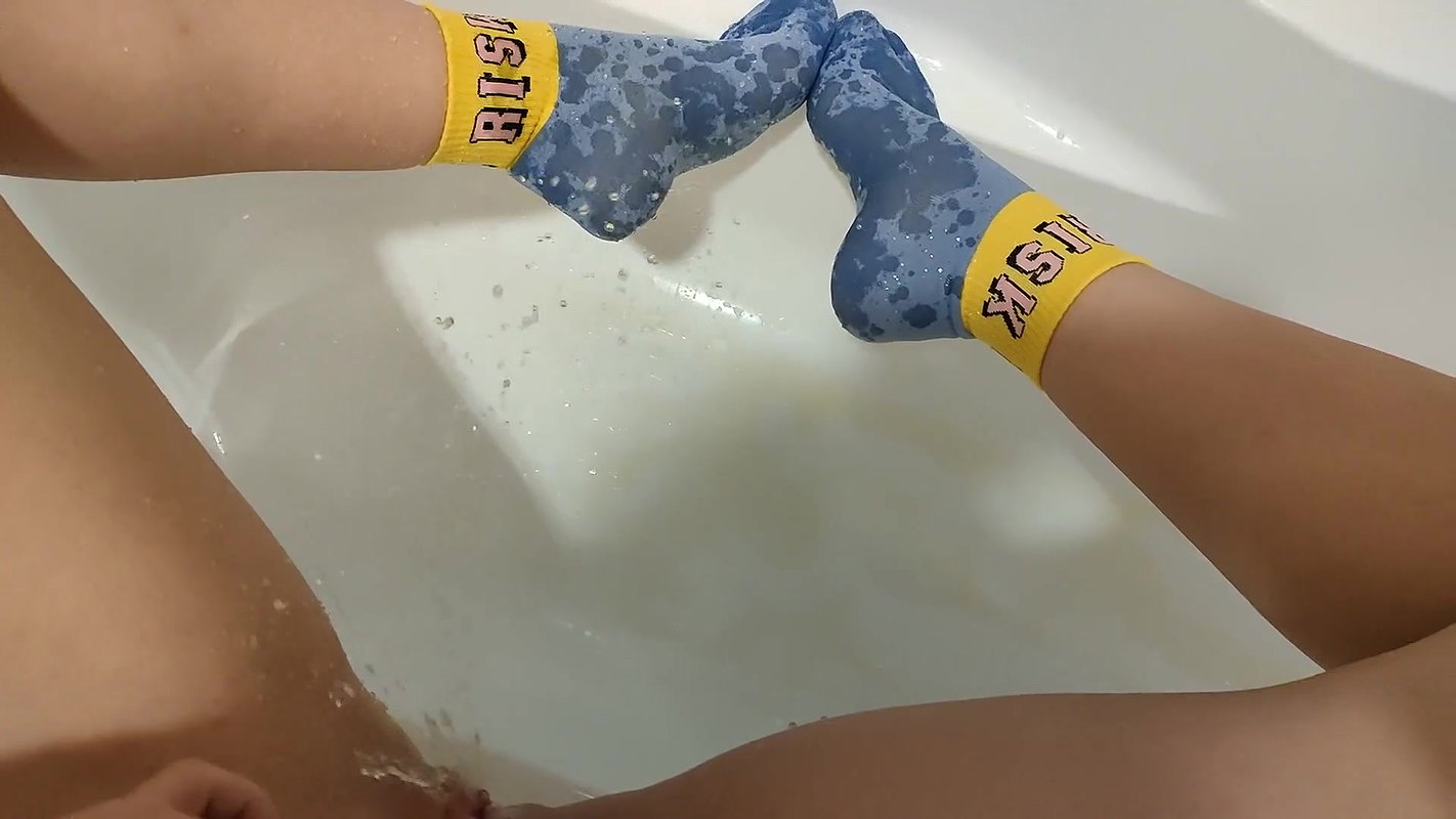 petizing pussy waters legs in socks