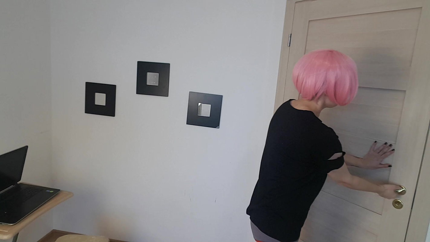 ndra Black p2 pee locked in the room