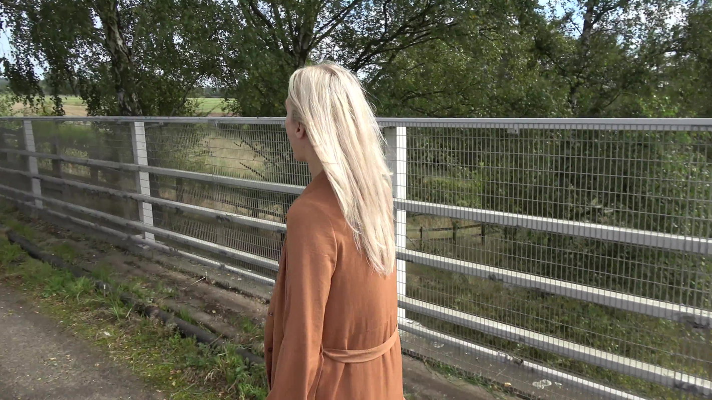 n Outdoors with Aston Wilde