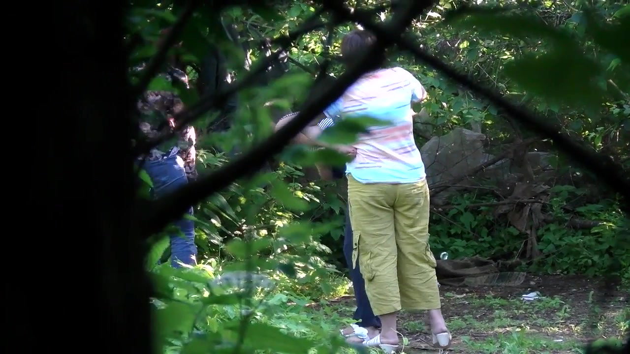 minine urination voyeur in bushes 2