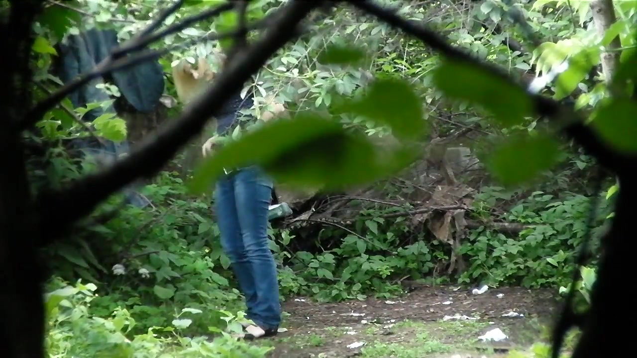 minine urination voyeur in bushes 2