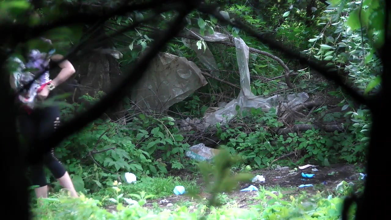 minine urination voyeur in bushes 2