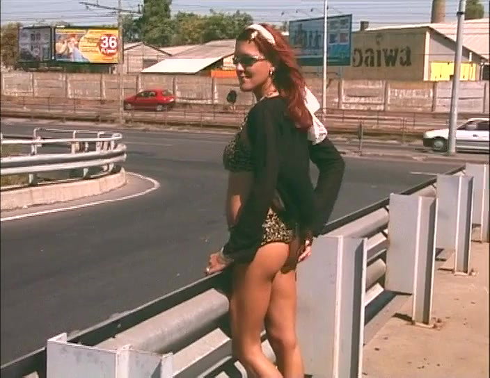 lo Pee Girls Clara Tits