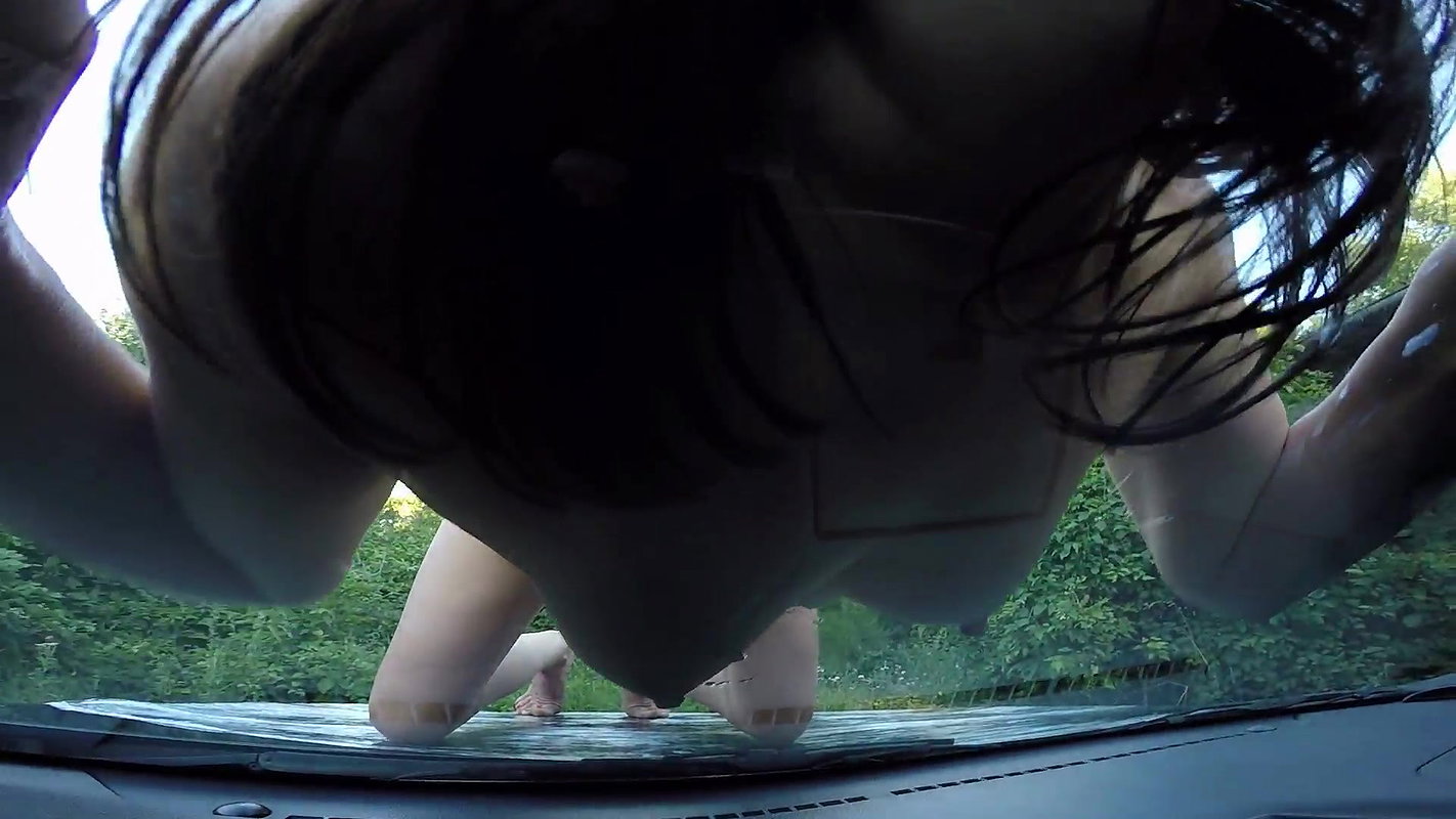 lia Jordan Kissing and licking the windshield