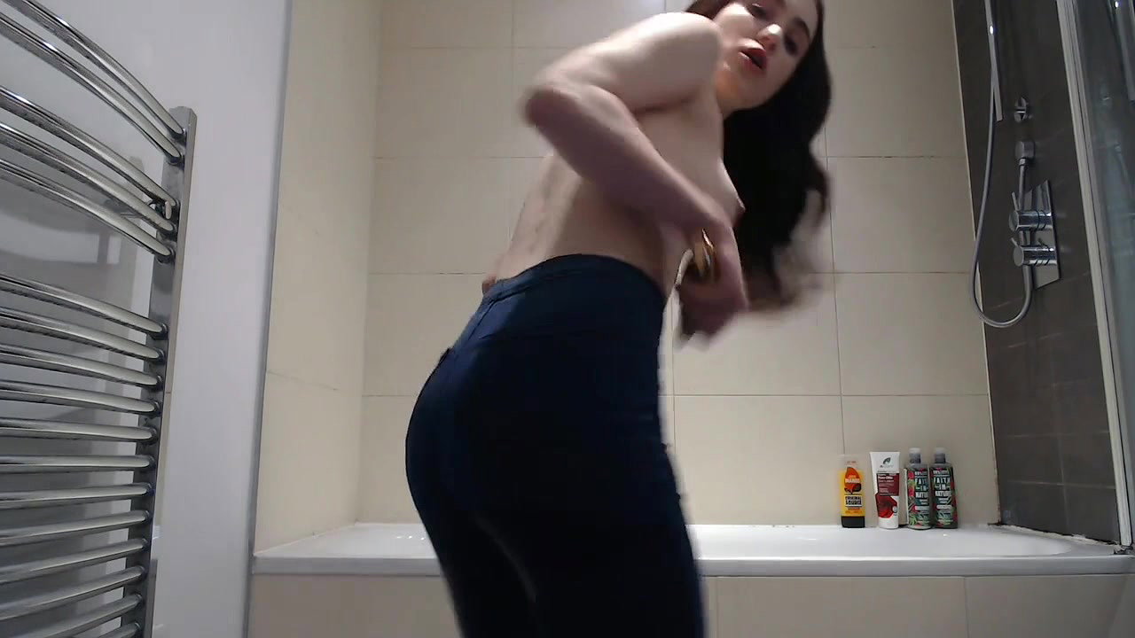 la rae uk pee compilation