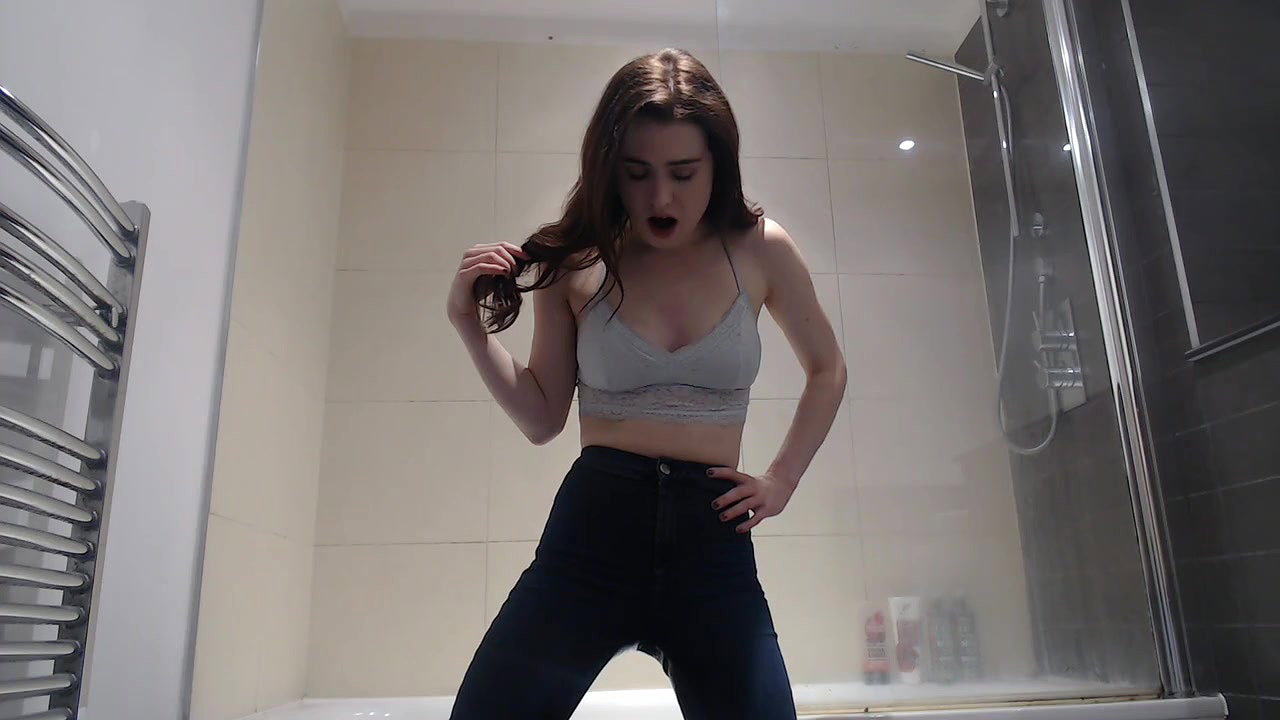 la rae uk pee compilation