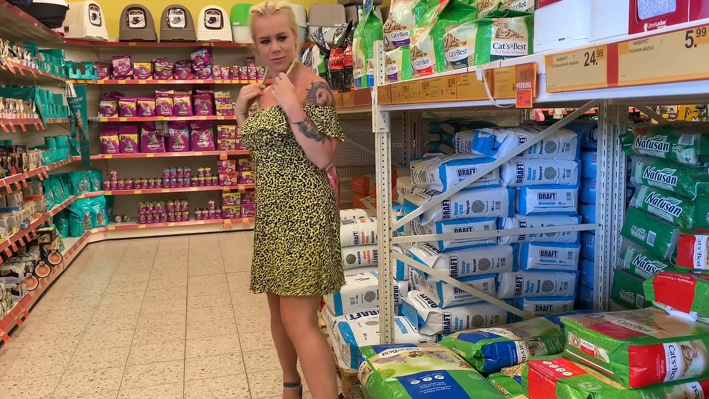 l pisses in a litter box in the pet shop