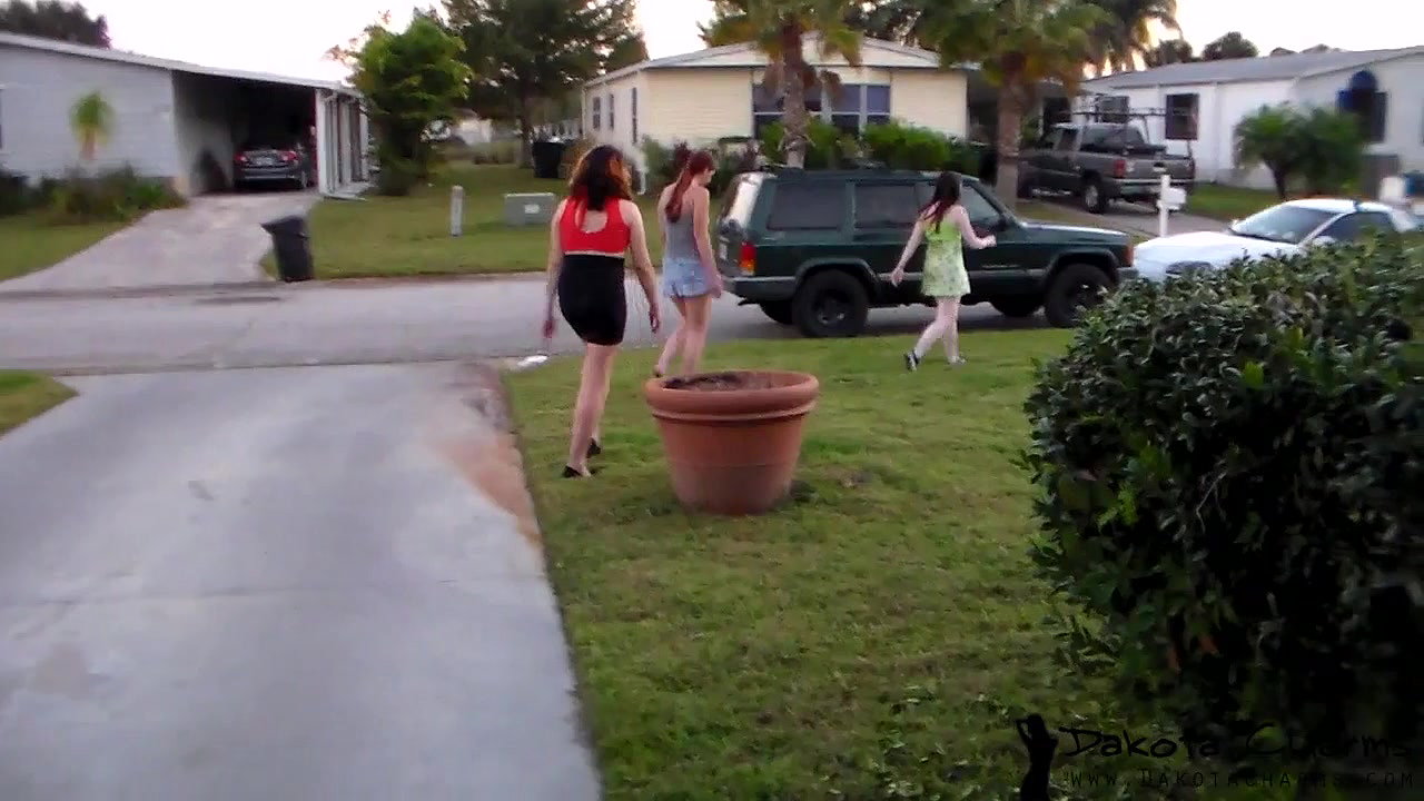 kotacharmsxxx Locked out pee desperation