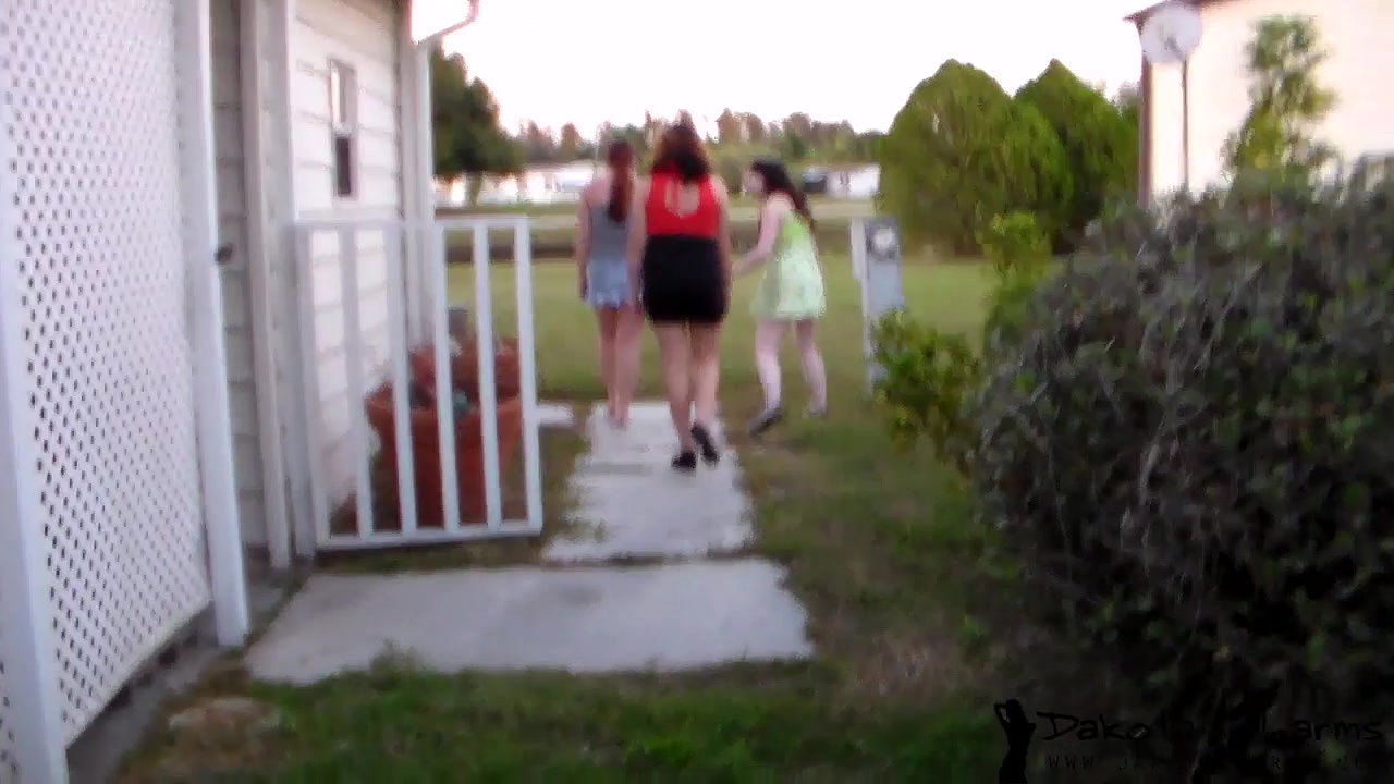 kotacharmsxxx Locked out pee desperation