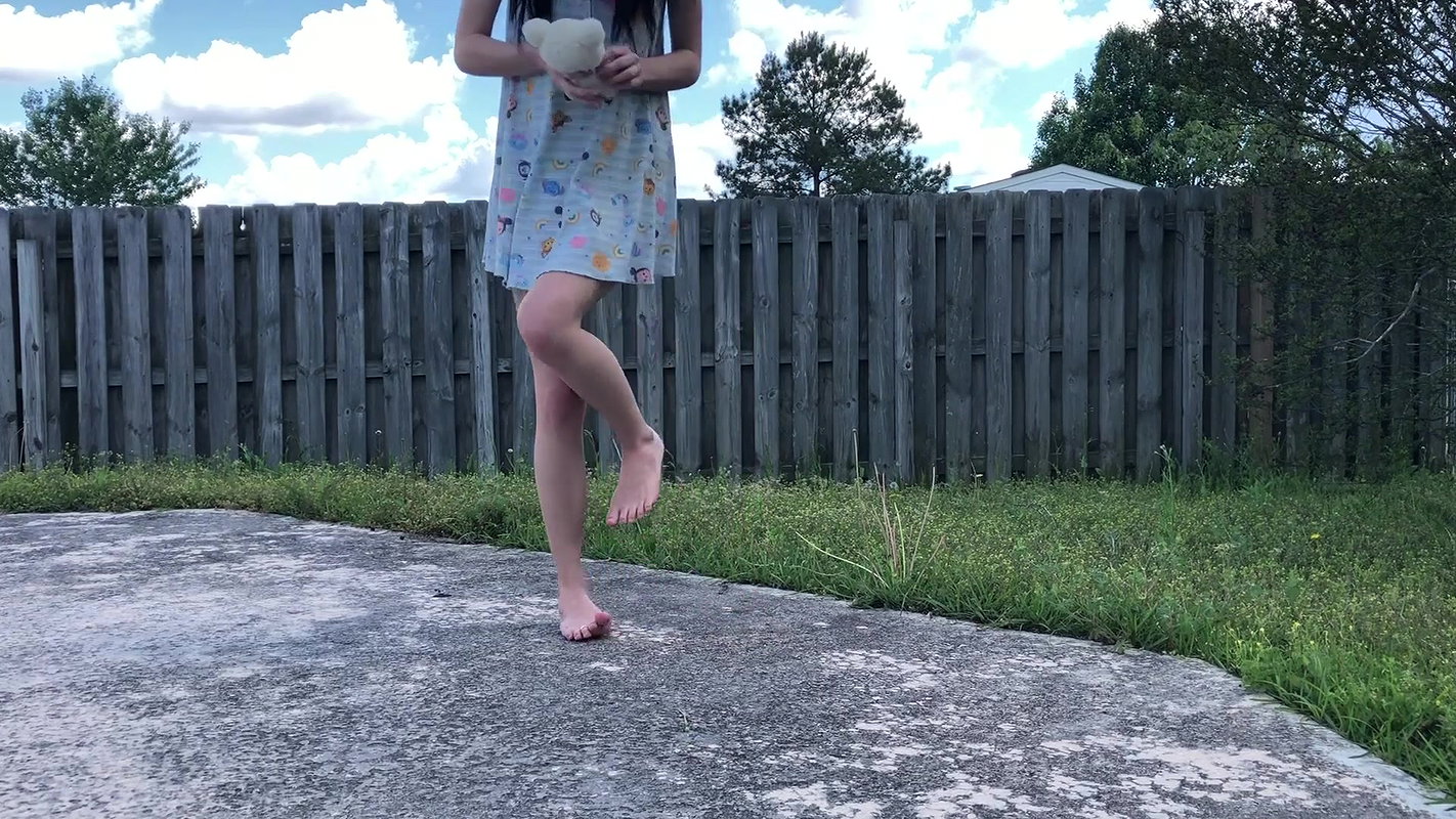 kmilkandHoney Honeys Outdoor Omorashi Playtime