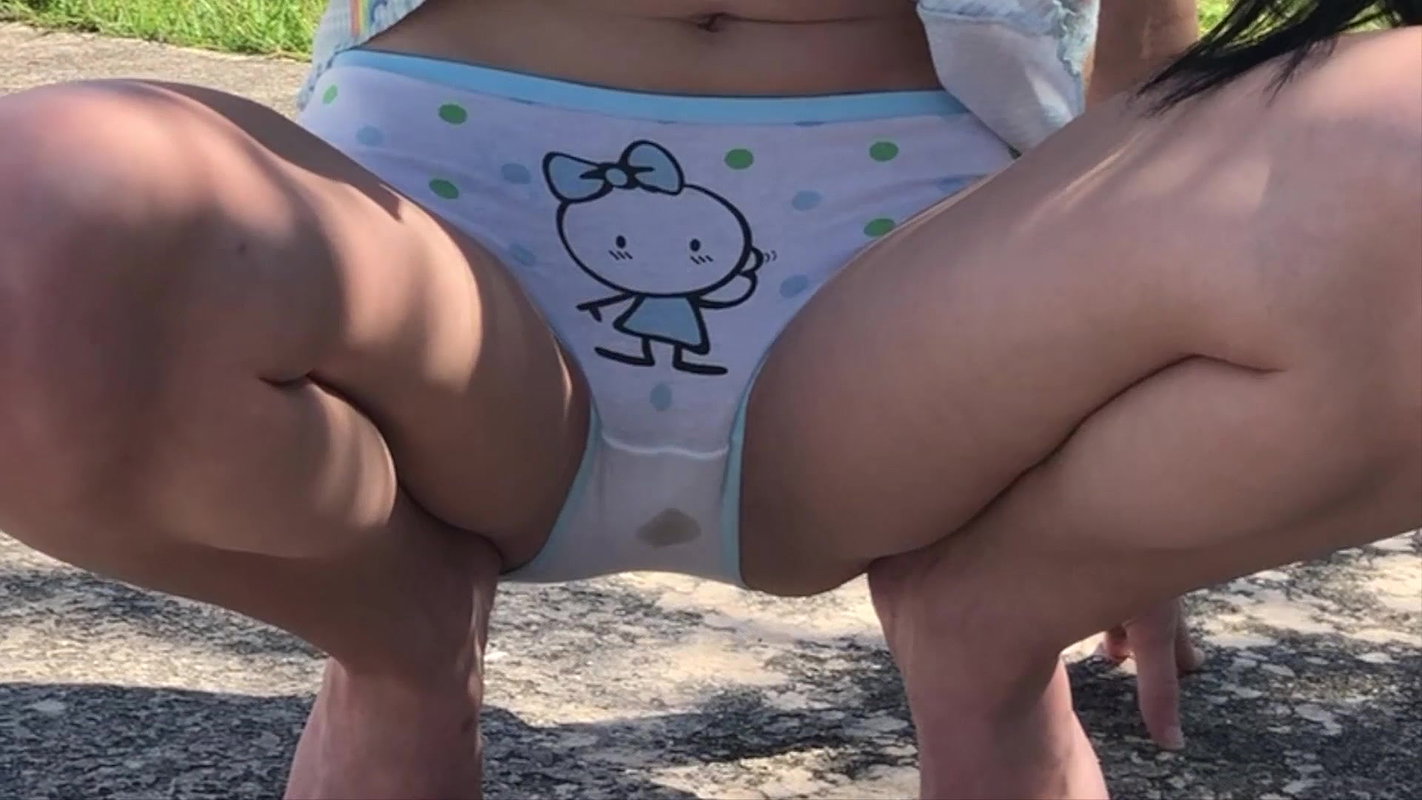 kmilkandHoney Honeys Outdoor Omorashi Playtime