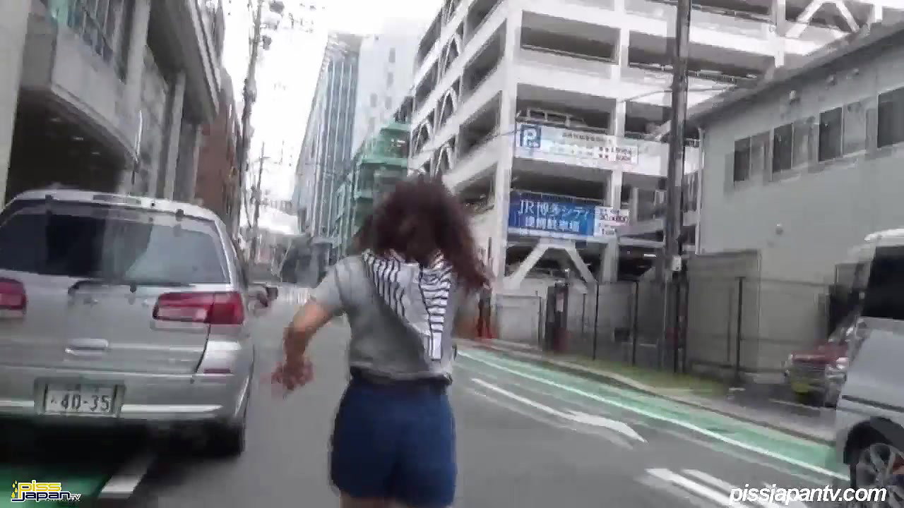 ker Girl Needs a Piss