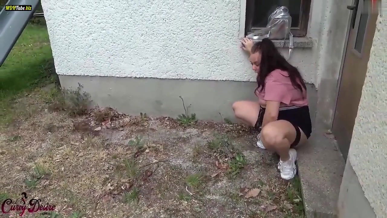 jaAmelia Riskanter Outdoor Squirt im Park