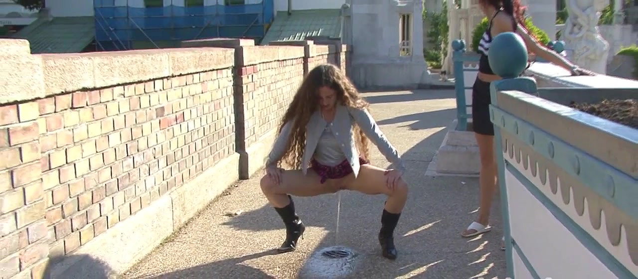 ghtseeing Public Peeing 2