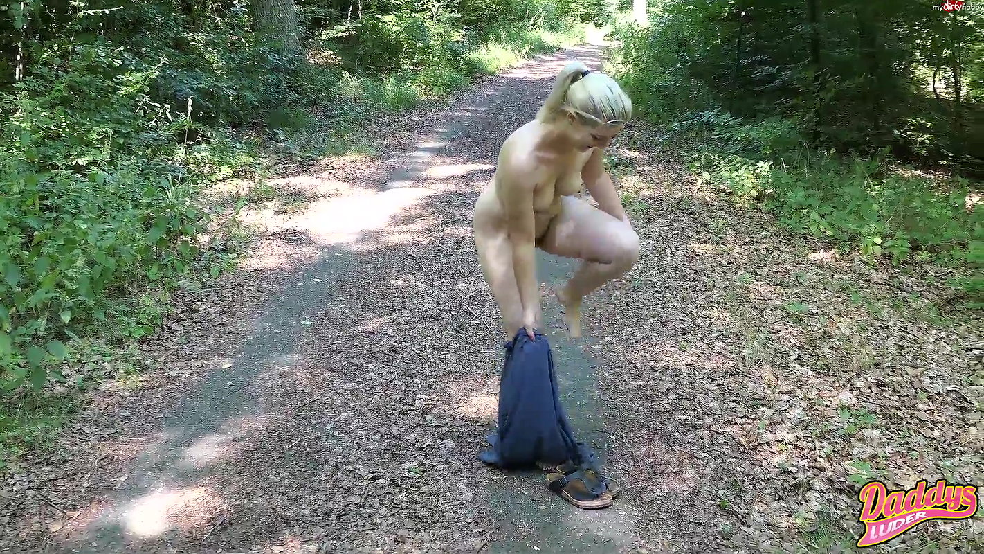 dysLuder Frischgepisste Fotze gefickt