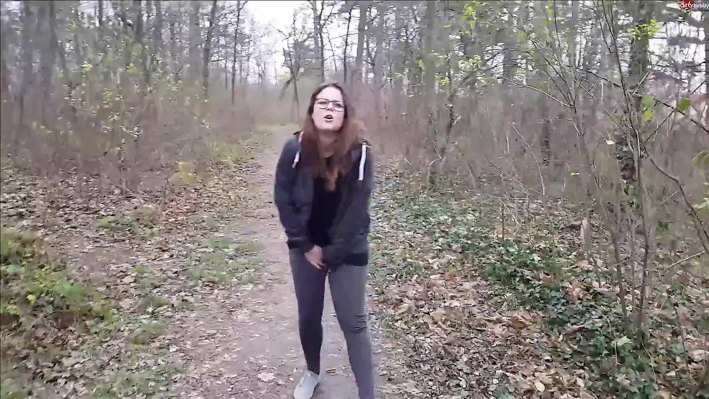 a Loverbird Mega Peinlich Beim Pissen erwischt