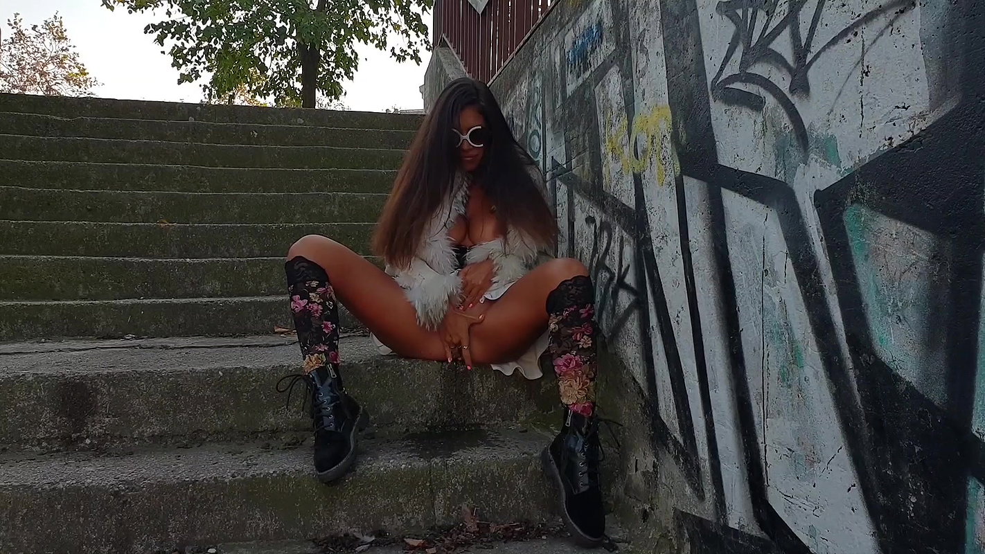 a Alexandar My Mom Likes To Touch Herself Outdoor