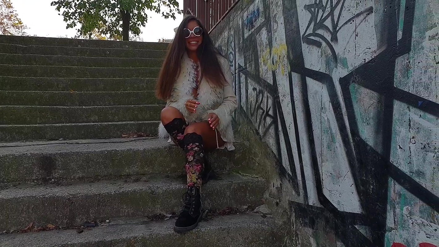 a Alexandar My Mom Likes To Touch Herself Outdoor