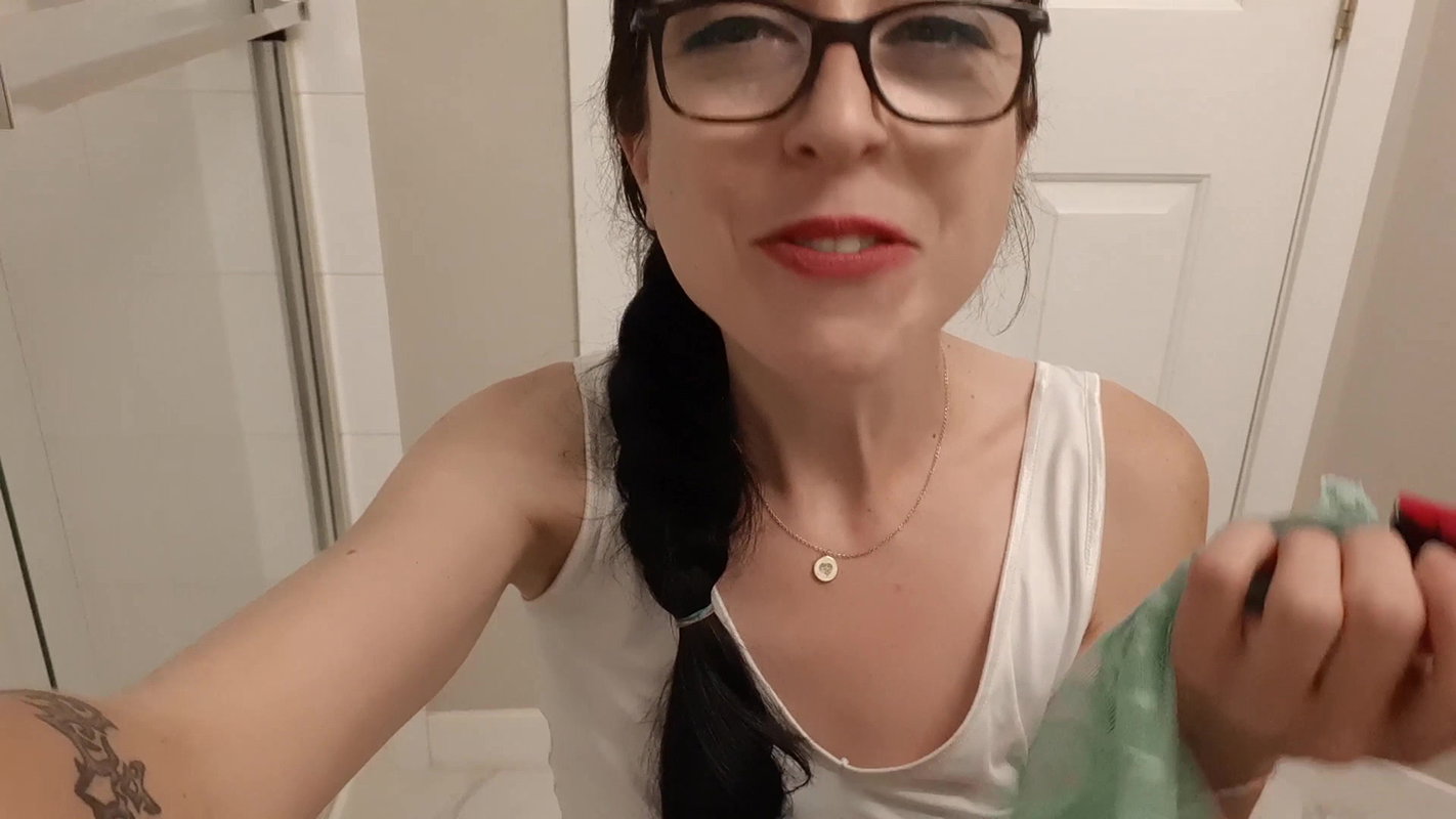 95Nerdy Faery Panty Sniff Pee