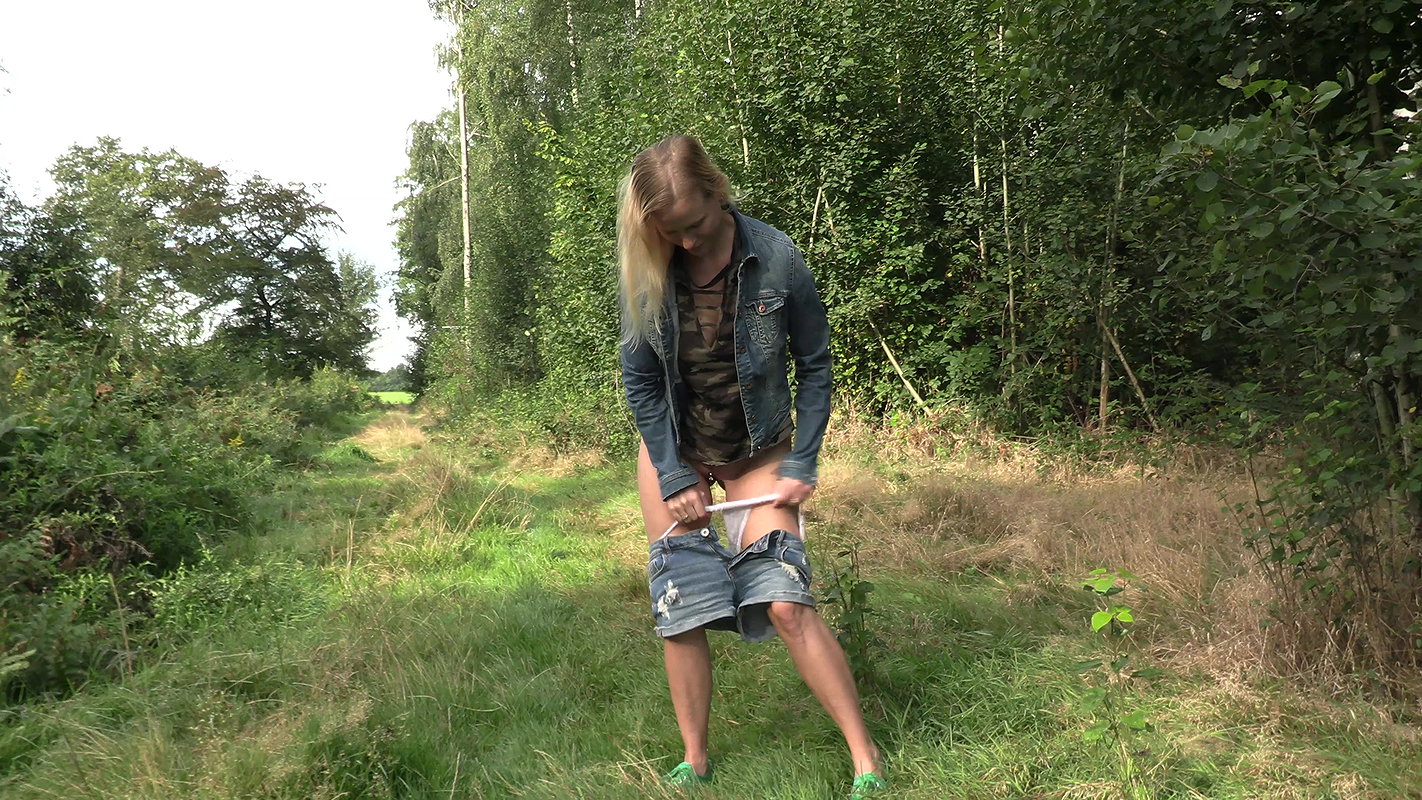 93Maryberry Pee fun at the walk