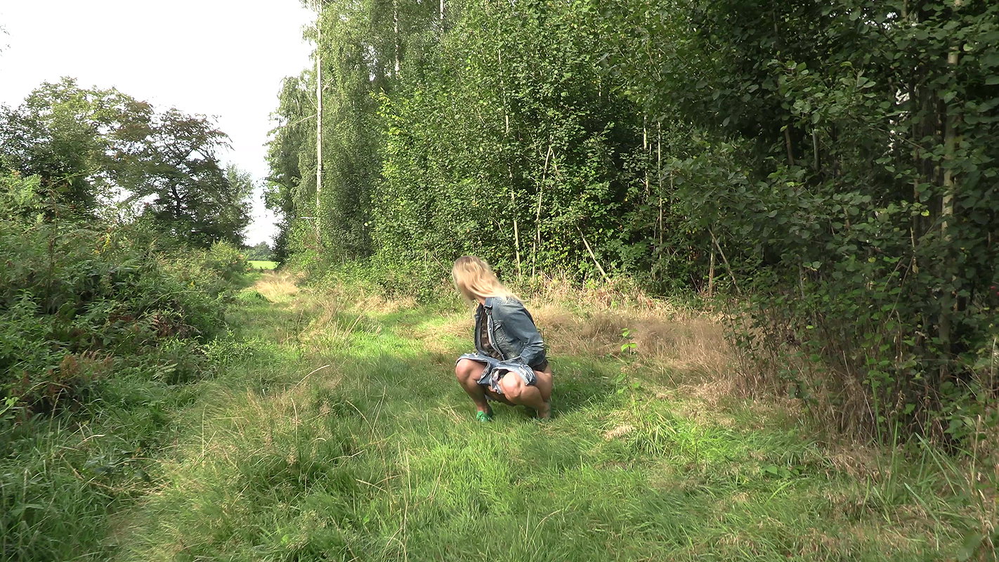 93Maryberry Pee fun at the walk