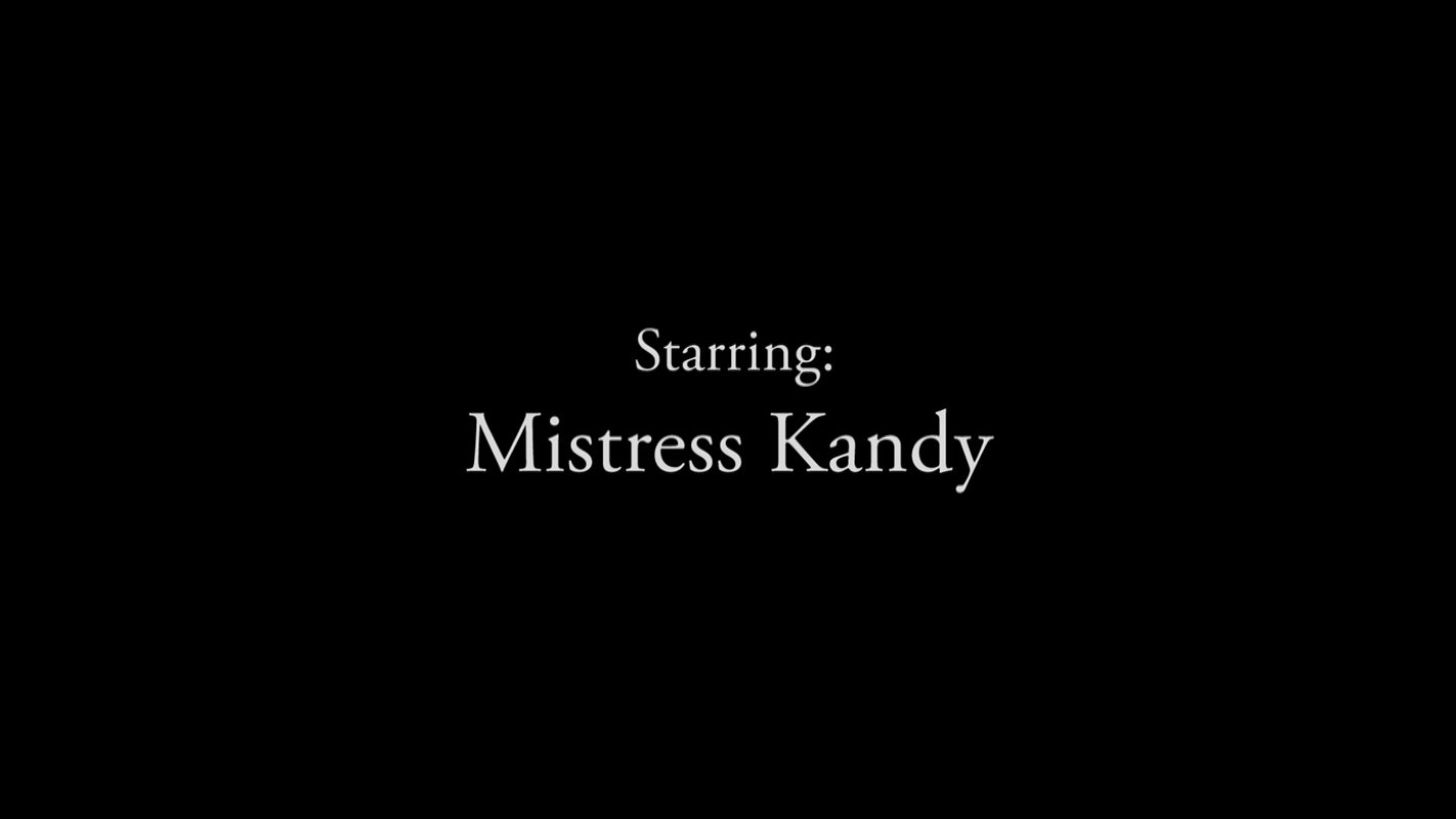 92Mistress Kandy A Juicy Fart and Piss for you