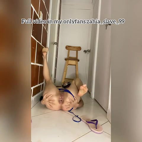 91zahia slave Arab girl in hijab pissing