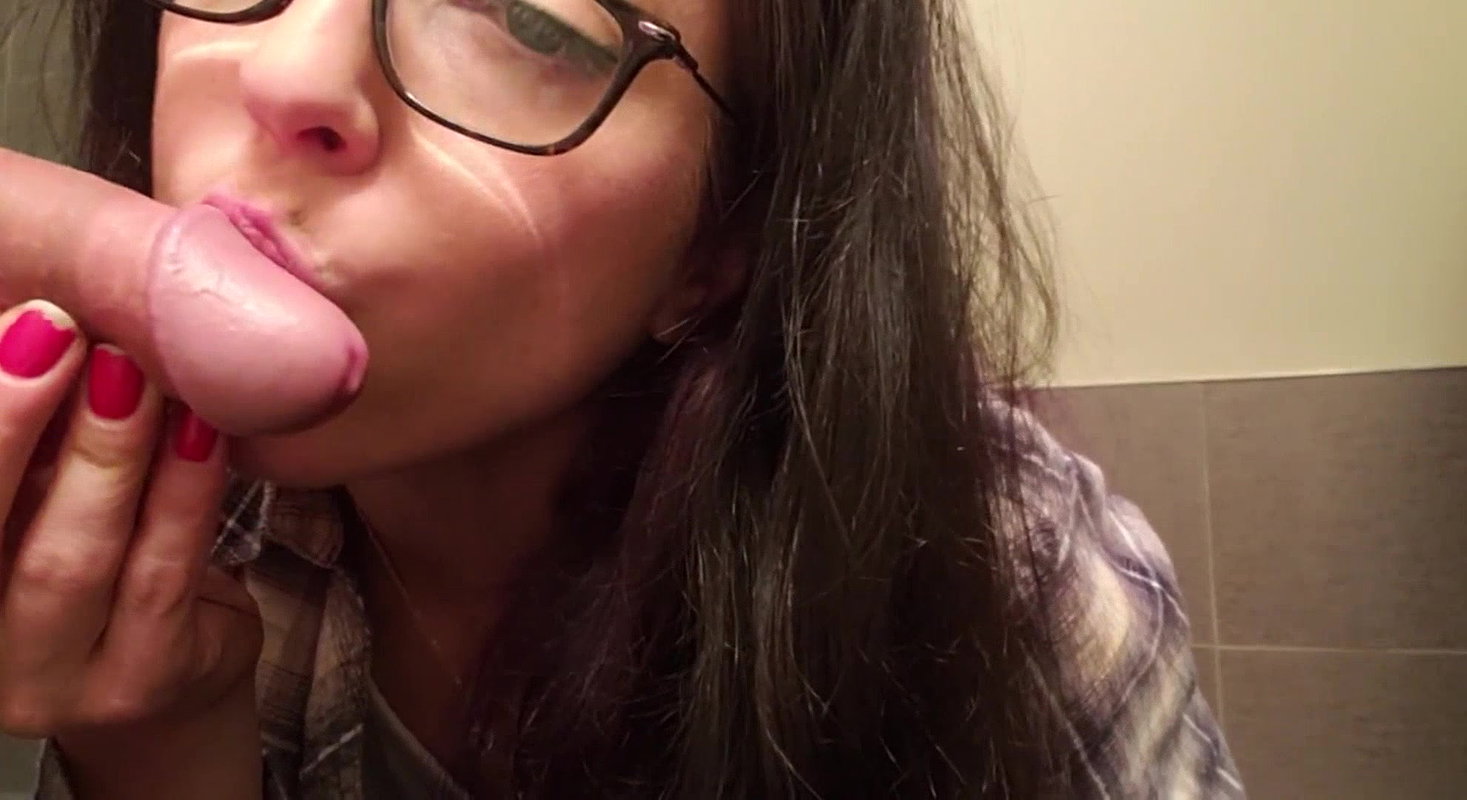 91Nerdy Faery Golden Showers Piss Sharing