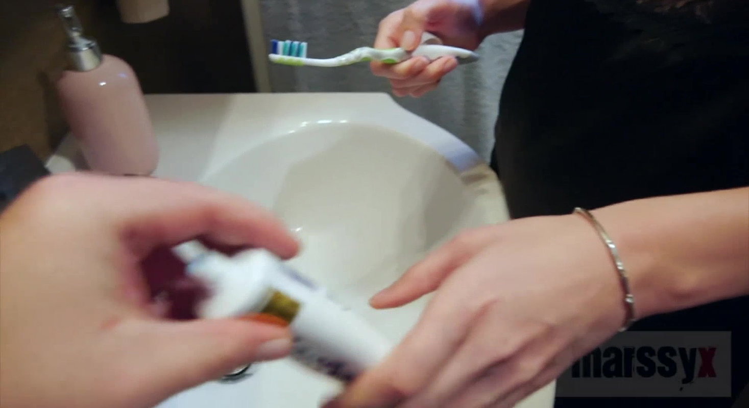 88MarssyX Tooth cleaning cum and piss