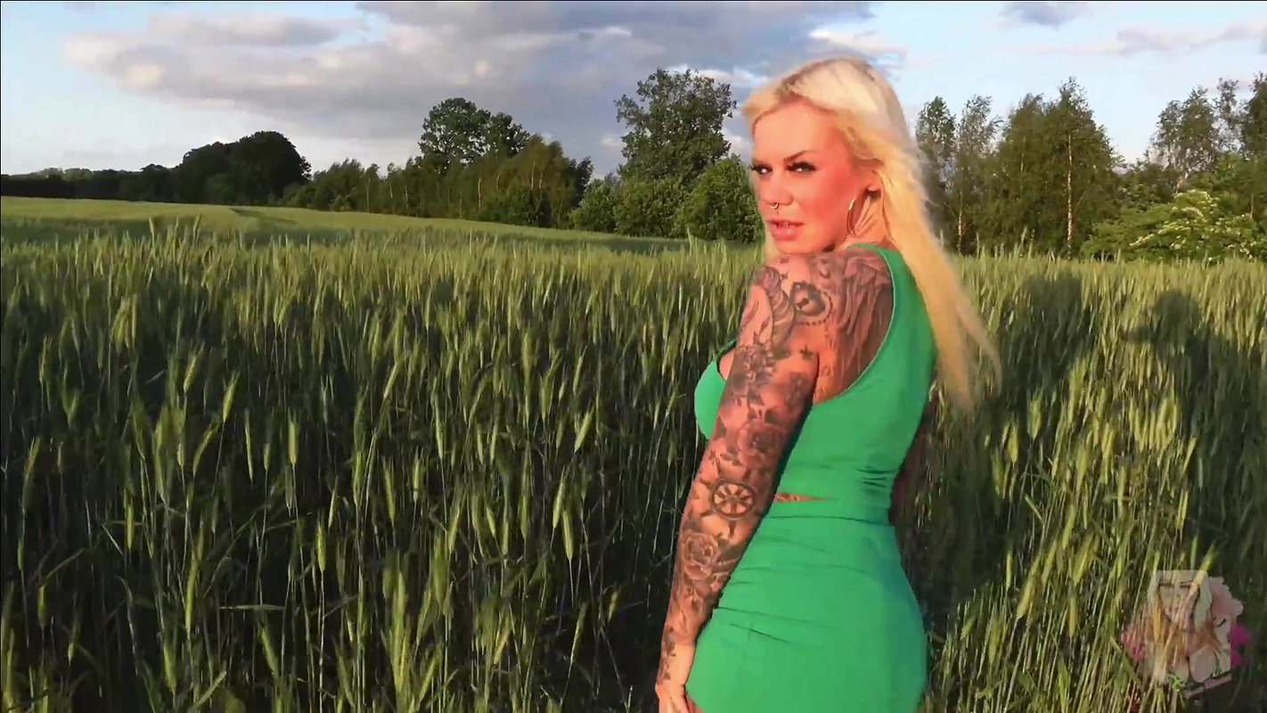 85SteffiBlond I like green und yellow abgest in meinen neuen BUFFS