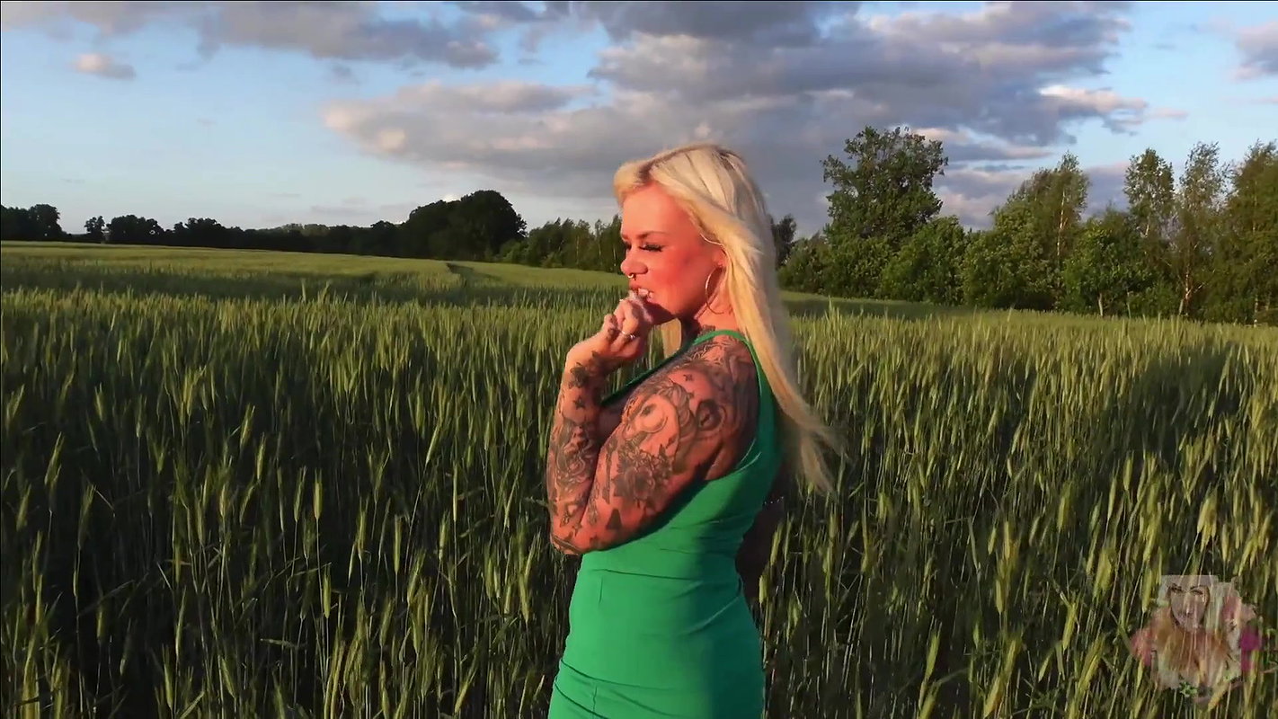 85SteffiBlond I like green und yellow abgest in meinen neuen BUFFS